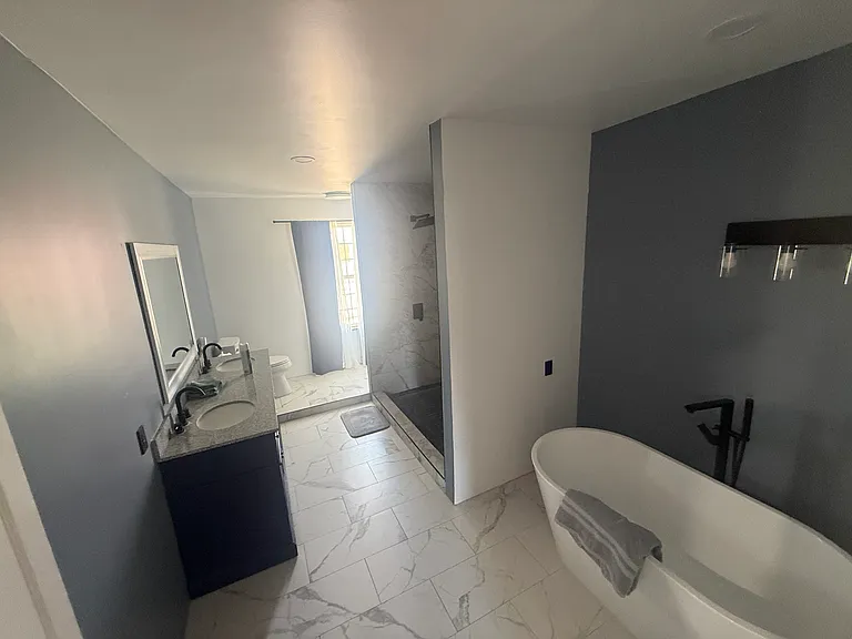 605 E Saint Anne Pl — Photo 11