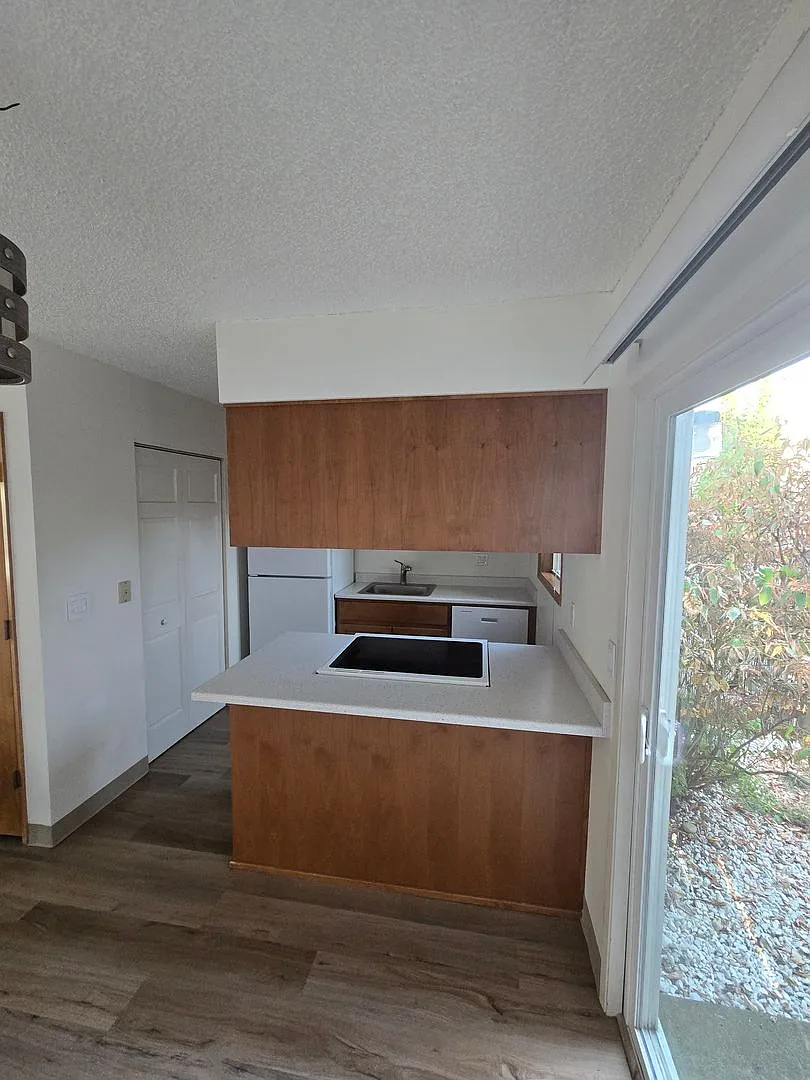 Country Club Terrace Apartments — Photo 4
