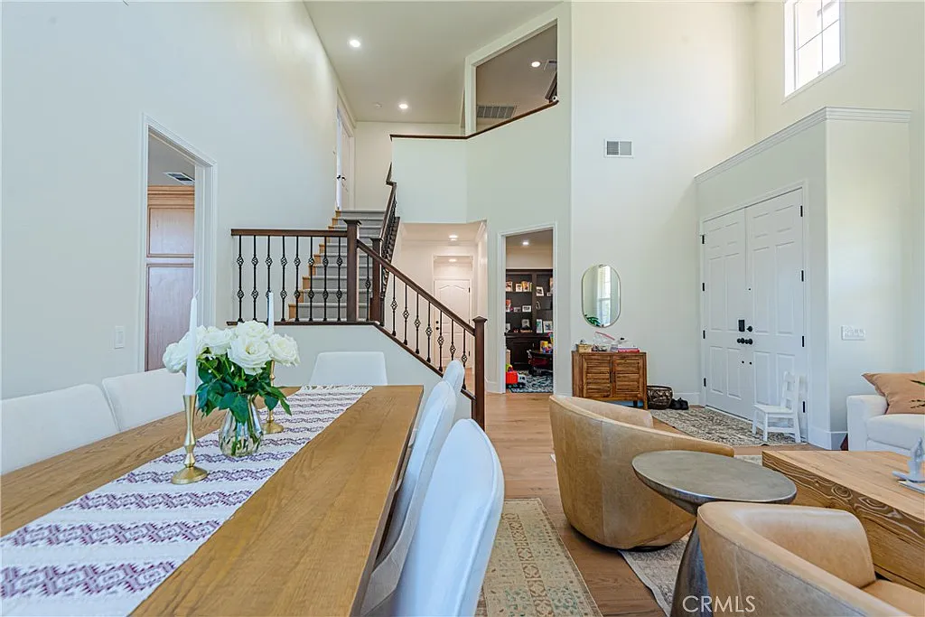 4 bed, 2465 sqft, $6,500 — Photo 4