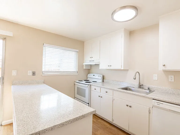 Deodar Townhomes — Photo 40