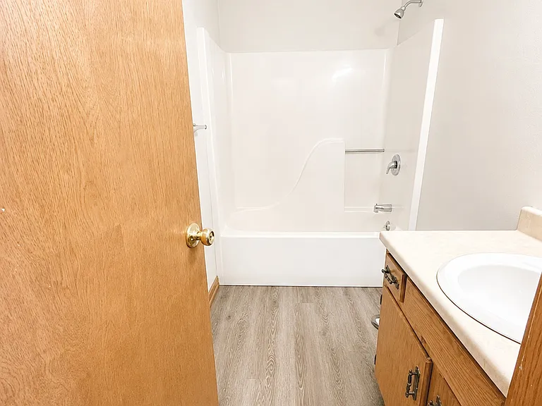 2227 Hageman Ave — Photo 6