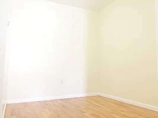 Rented by Bedford Realty USA Corp | media 7