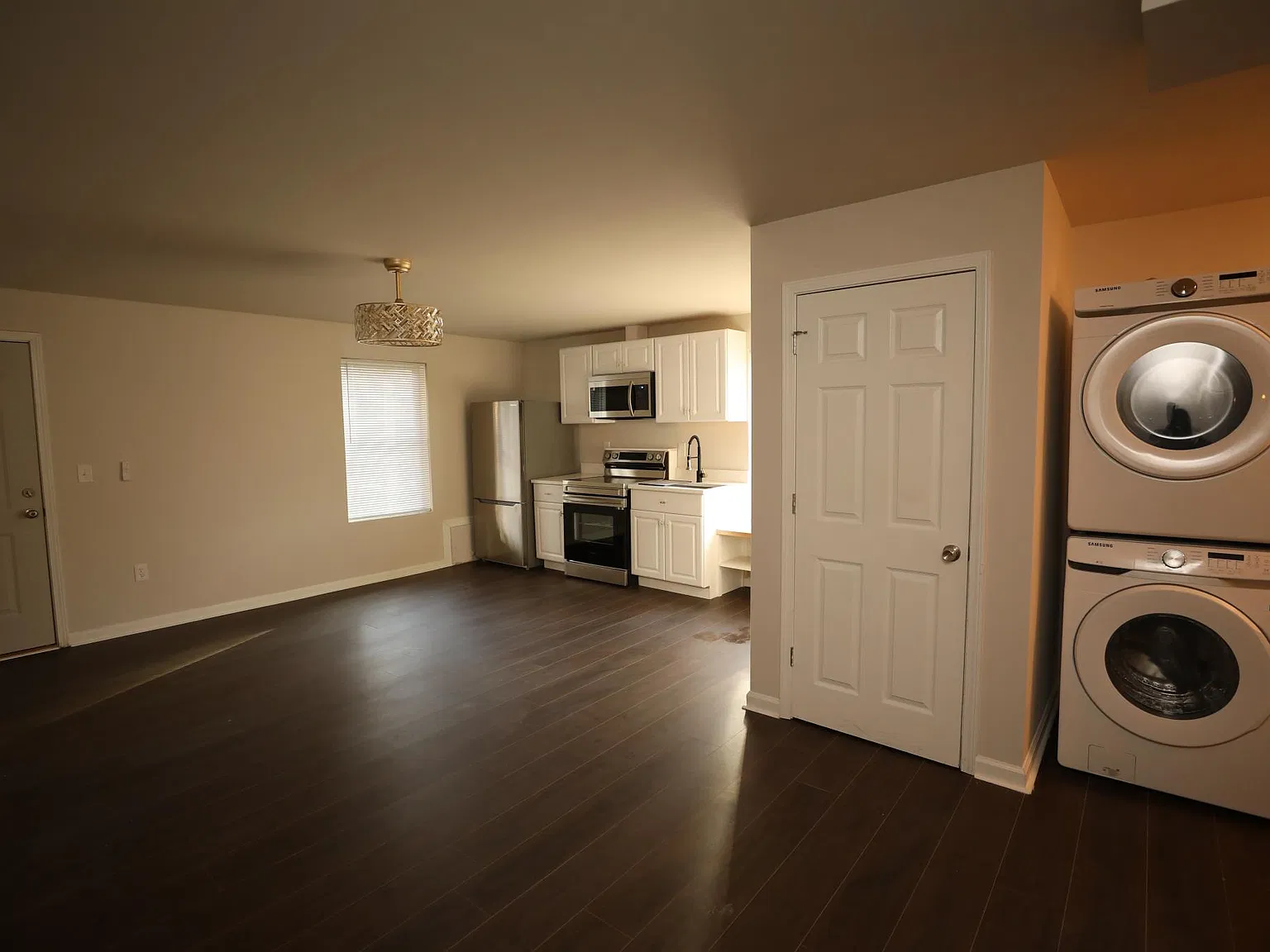 2 bed, 1000 sqft, $1,449 — Photo 4