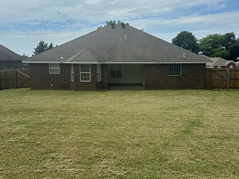 2712 Quarry Dr — Photo 8