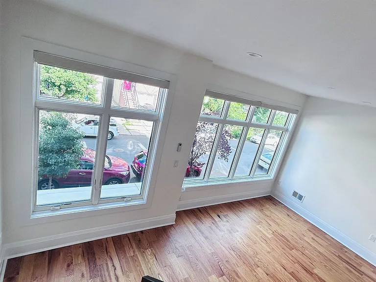 191 Terrace Ave #2 — Photo 8