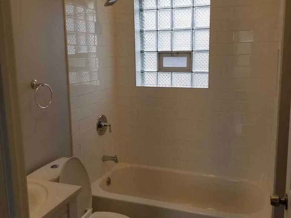 2nd image of 5938 W Fullerton Ave #2