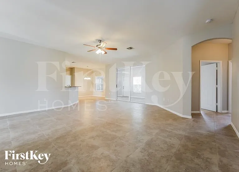 820 Poinsettia Ave — Photo 4