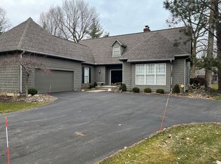 1221 E Erskine Manor Hl, South Bend, IN 46614