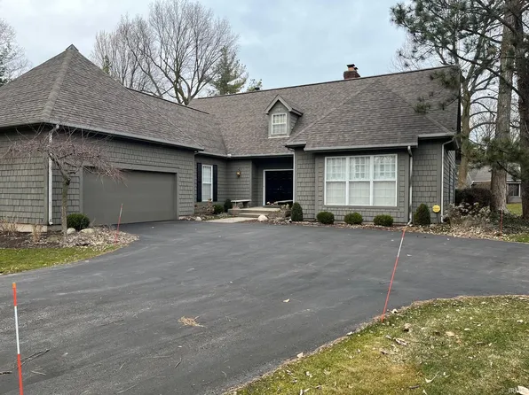 1221 E Erskine Manor Hl, South Bend, IN 46614