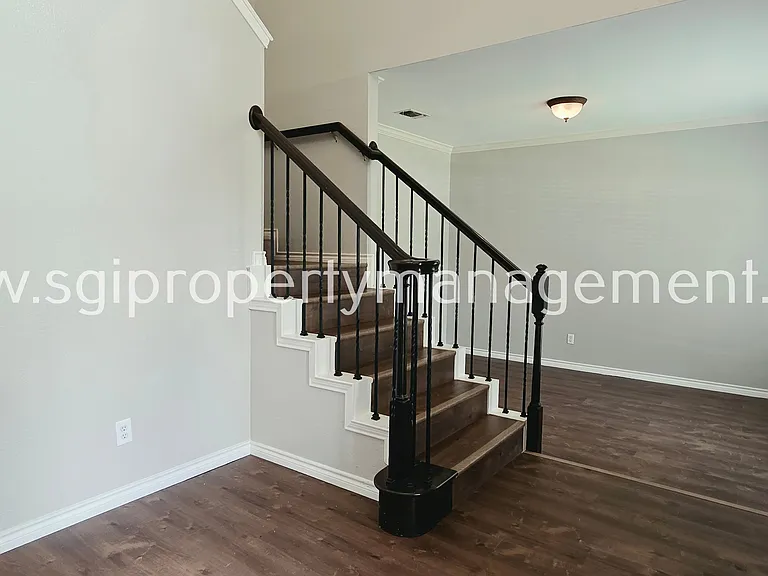 1513 Lodengreen Ct — Photo 3