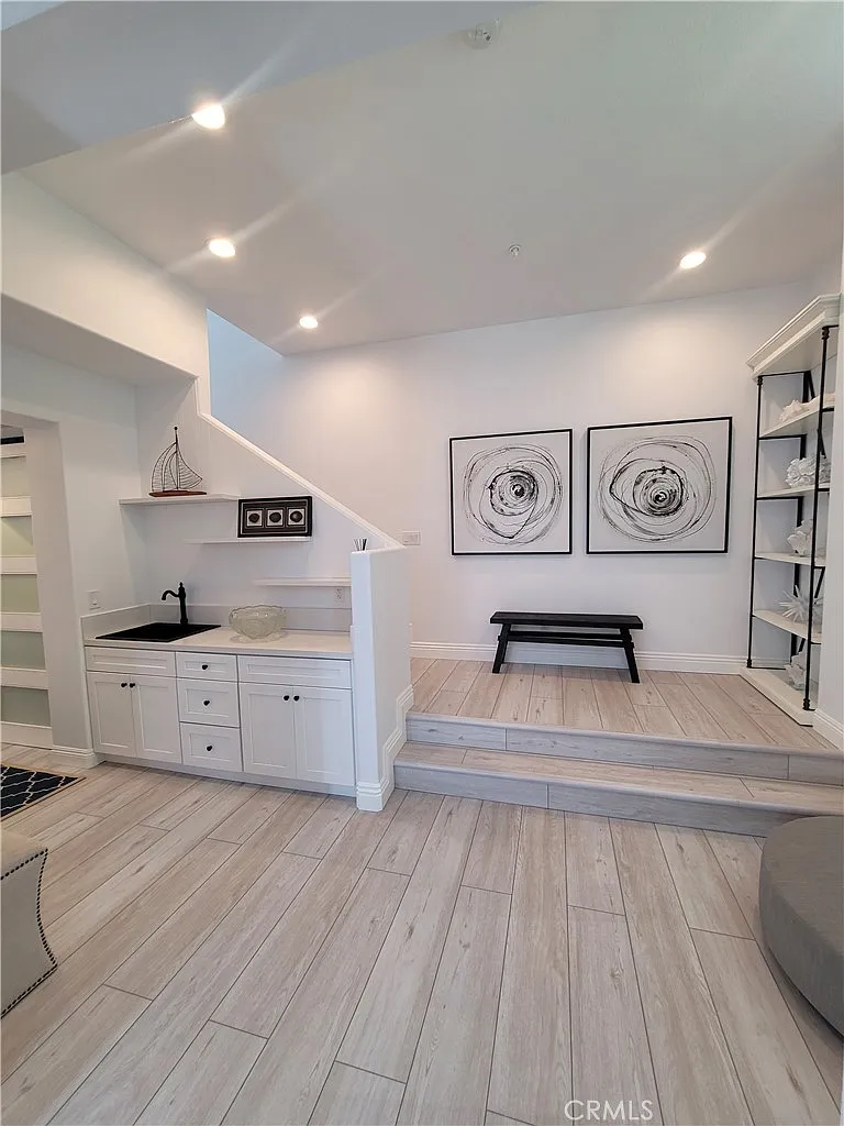 4 bed, 3.5 bath, 2964 sqft, $15,000 — Photo 4