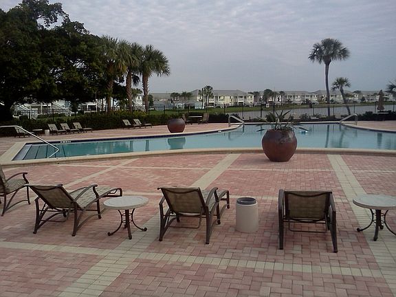 2nd image of 136 Pompano Dr SE #C