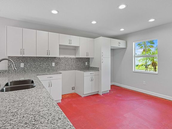 5th image of 62 Golf Dr