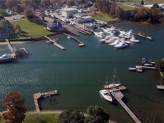 2nd image of 4 Cedar Point Dr