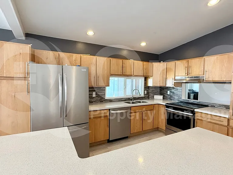 525 N Vine St — Photo 9