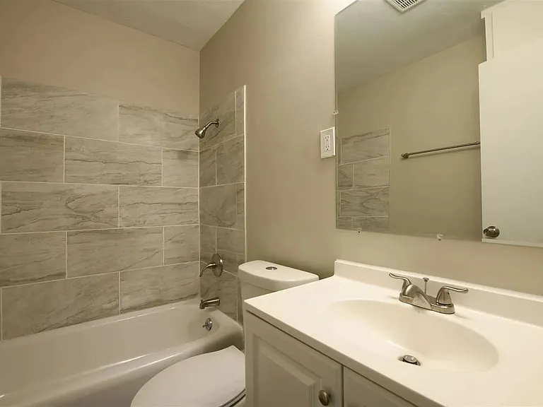 1607 Anthony St — Photo 10