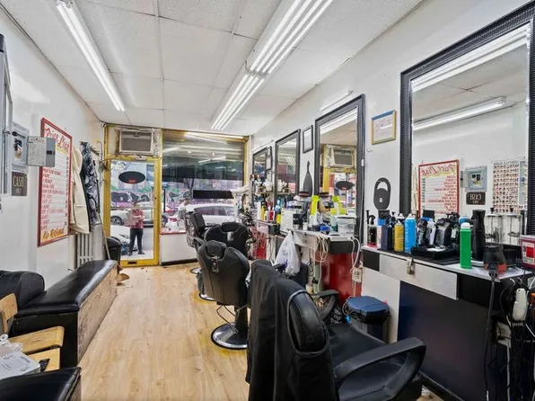 1536 Gates Avenue image 9 of 28