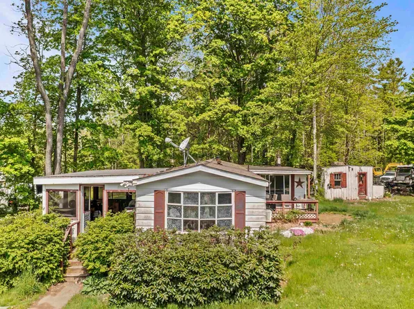 34 South Road, East Kingston, NH 03827