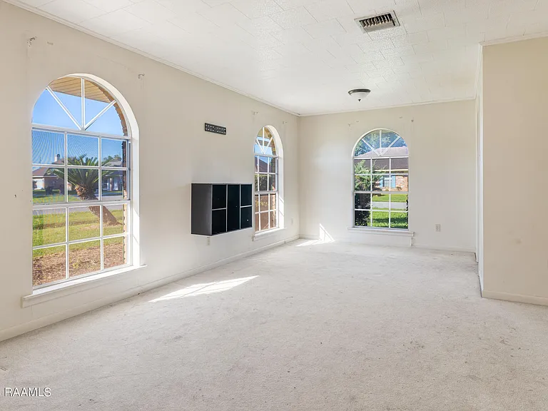 512 Monarch Dr — Photo 11