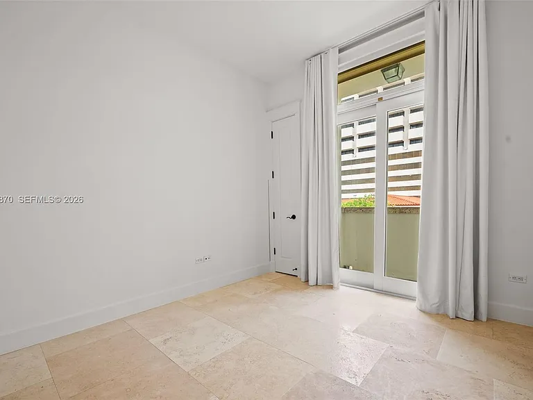 530 Valencia Ave #2 — Photo 22