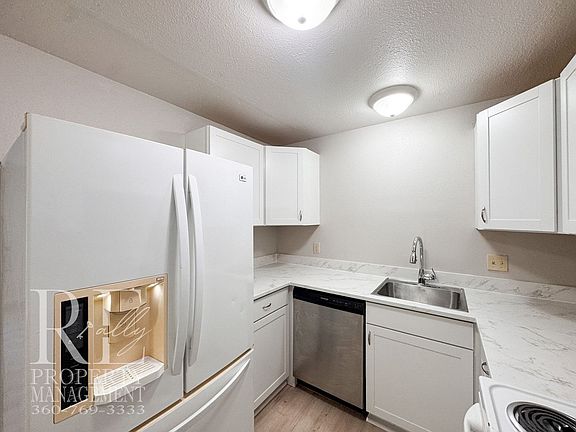 3rd image of 2733 Hefner Ave