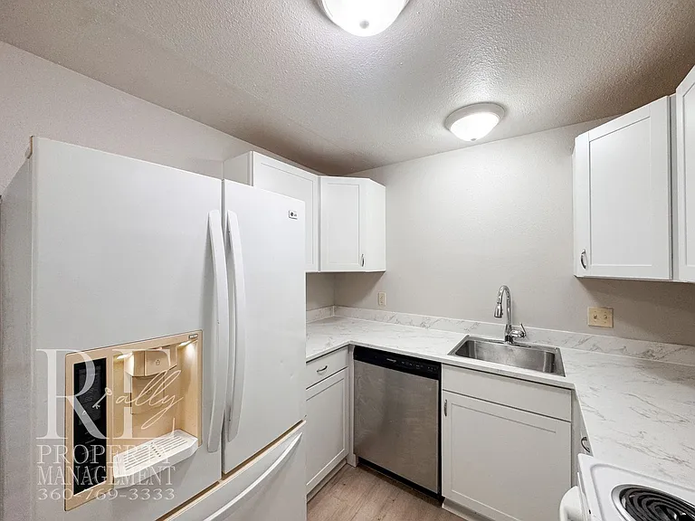2733 Hefner Ave — Photo 3