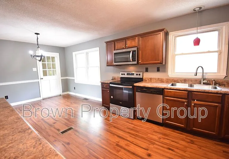 1733 Swann St — Photo 22