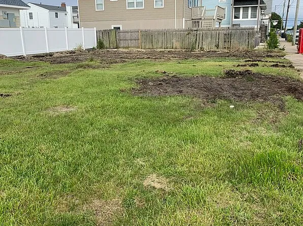 229 3rd St, Beach Haven, NJ 08008