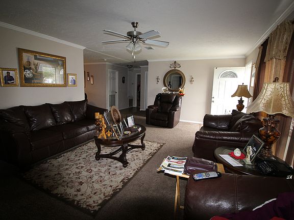 2nd image of 147 E Bellevue
