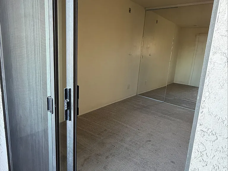 College Ave Apts. — Photo 28