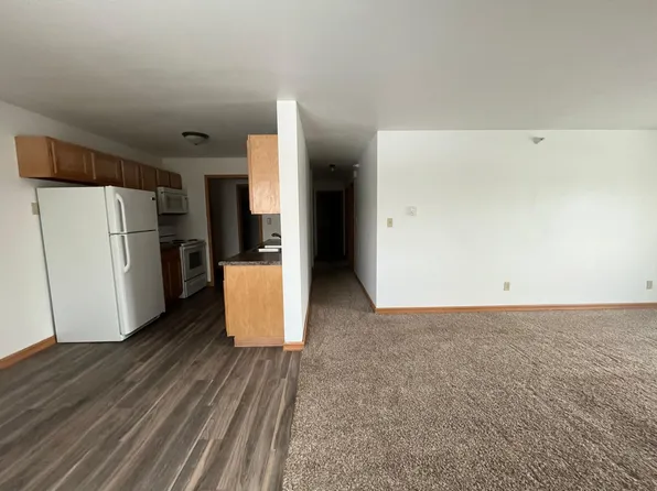 2627 S 17th St APT 301, Grand Forks, ND 58201