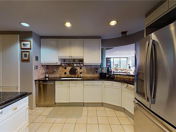 4th image of 10 Bay Street Lndg #7I-J