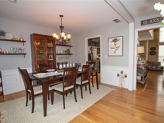 3rd image of 708 Purslane Way