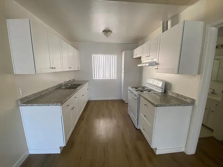 8024 Owensmouth Ave #7 — Photo 7