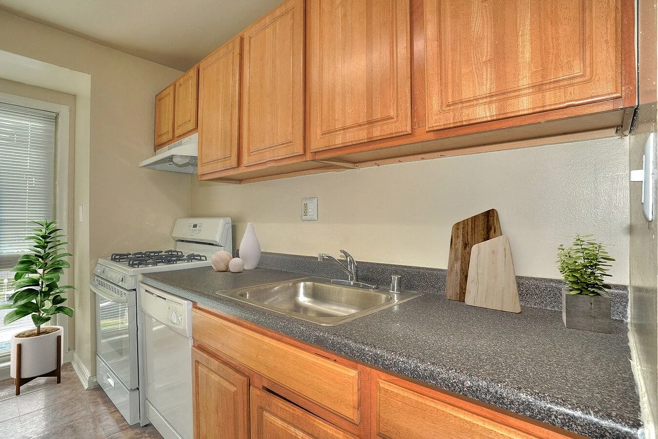 Hickory Hill Apartments — Photo 4