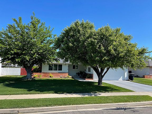3rd image of 216 E Bainbridge Dr