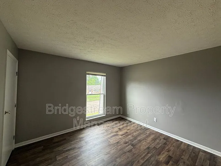 969 Taylorsview Dr — Photo 6