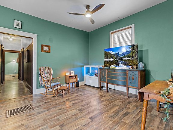 4th image of 290 W Maple St