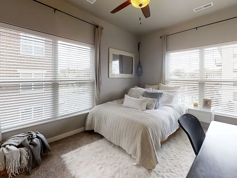 DPI602 - Dubuque Street Condos — Photo 15