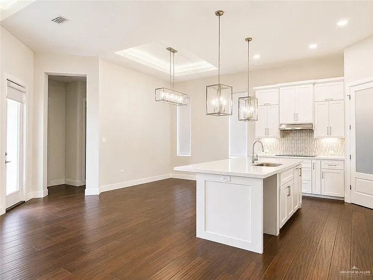 2507 Zinnia St — Photo 4