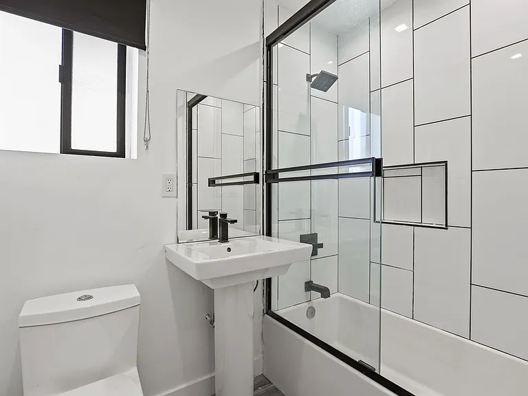 2814 Sichel Street Apartments — Photo 41