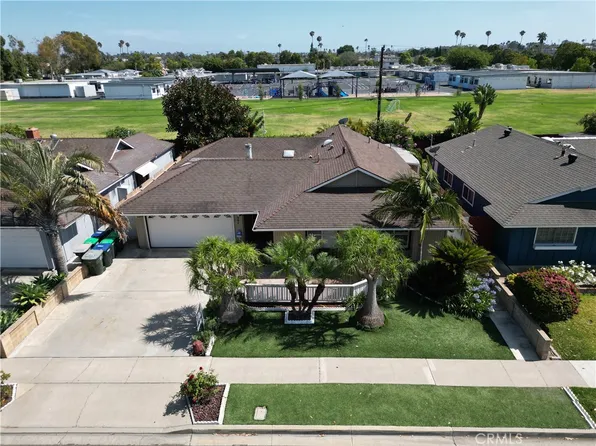 1067 Cheyenne St, Costa Mesa, CA 92626