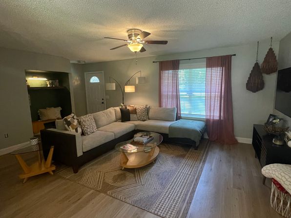 1008 Lake Dr