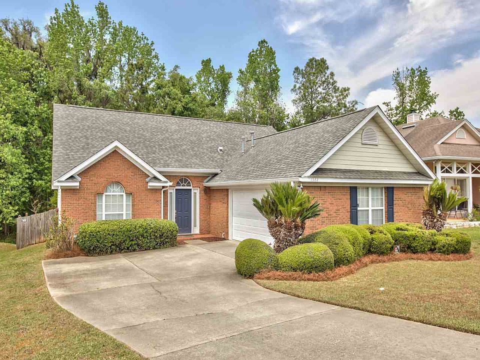 1st image of 1582 Applewood Way