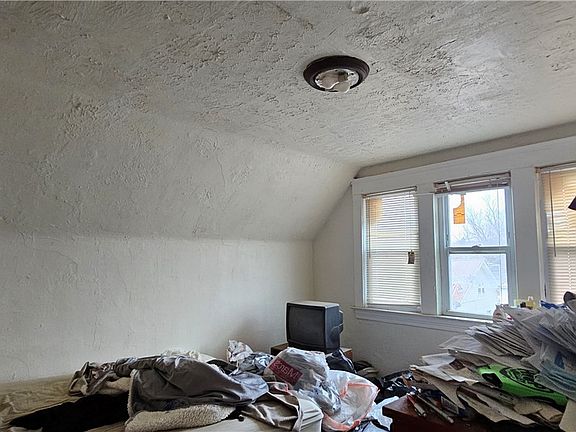 4th image of 14509 Shaw Ave