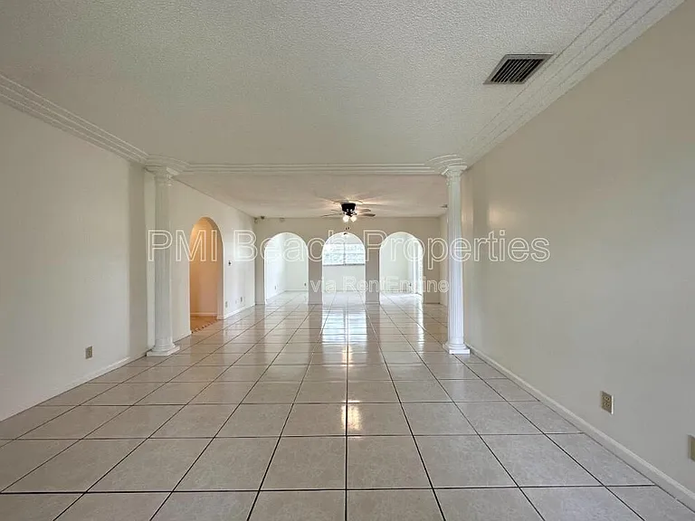 1292 Essex Dr — Photo 3