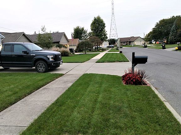 2nd image of 2867 Sherwood Dr