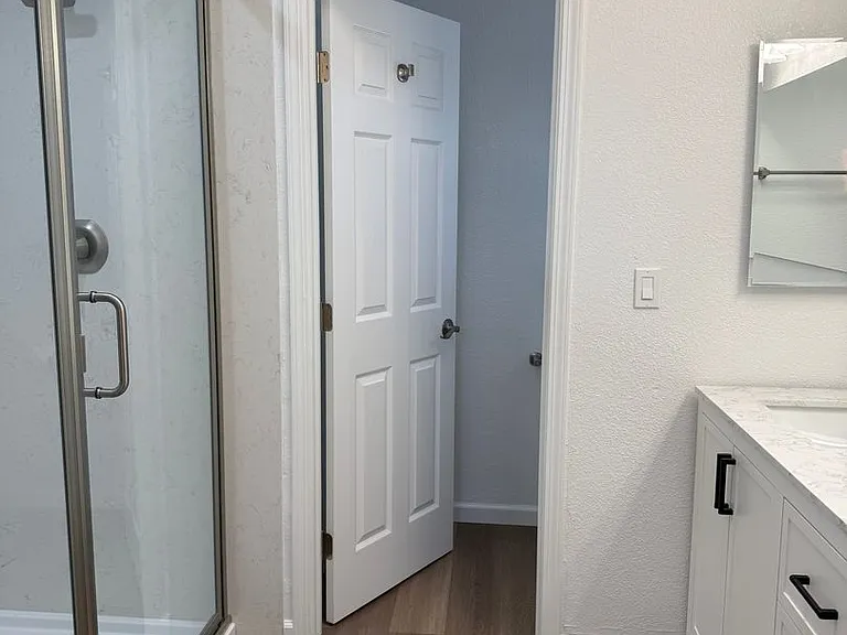 300 Grove Ct — Photo 5