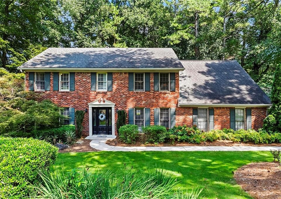 1st image of 2720 Country Ln