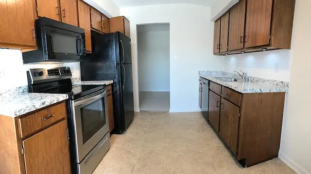 200 Chapel Ct #102 — Photo 1